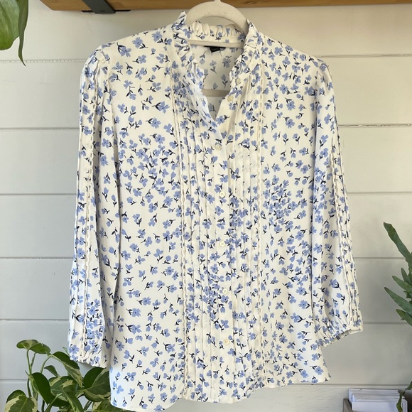 Ann Taylor Blues/Ivory floral pleated eyelet trim blouse - Picture 10 of 10